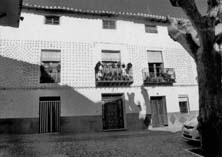 La casa número ocho de la plaza de Los Moriscos es la más singular y de la que más historia se puede contar.